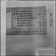 Bureau de recrutement à Alger : panneau d'information.