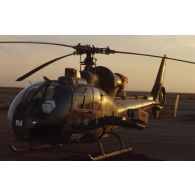 Hélicoptère de combat Gazelle de l'ALAT (aviation légère de l'armée de terre) équipé d'une caméra thermique Keops.