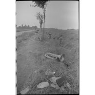 Non loin de Compiègne, des tombes de soldats français dont un artilleur.