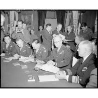 Réunion à Berlin des représentants des pays alliés, juin 1945.