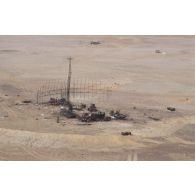 Vue aérienne d'installations radar irakiennes détruites aux abords de la base aérienne d'Al Salman.