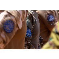 Détail de l'écusson de l'european training mission in Mali (EUTM) sur le treillis des soldats à Gao, au Mali.