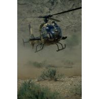 Hélicoptère de combat Gazelle émirati au décollage.