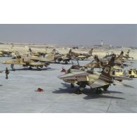 Avions de combat Jaguar en maintenance au parking de la BA (base aérienne) d'Al Ahsa.