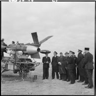 Louis Christiaens, secrétaire d’État aux forces armées de l'Air, inspecte les fusées téléguidées de la base aérienne de Colomb-Béchar.