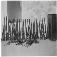 Armes récupérées lors d'une opération dans le djebel Tarf.
