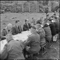 Déjeuner des autorités devant les ruines de Khemissa.