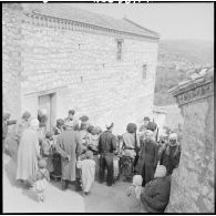 L'équipe médico-sociale effectue des visites aux villageois de Zaknoun.