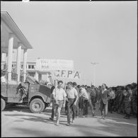 Manifestants de la compagnie française des pétroles Algérie (CFPA).