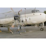 Détail d'un avion Atlantic sur la base de N'Djamena.