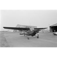 Un avion de reconnaissance Cessna, de l'Aviation légère de l'armée de terre (ALAT) est stationné sur la base de N'Djamena.