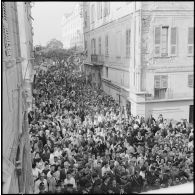 Corse. La foule dans les rues de Bastia.