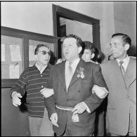 Corse. A Bastia, monsieur Casalta, socialiste, adjoint au maire, quitte l'hôtel de ville pour laisser la place au libérateur.