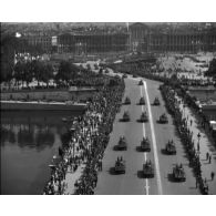 Le défilé du 18 juin 1945 à Paris. (voir ACT 775)