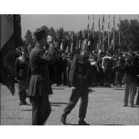 Le défilé du 18 juin 1945 à Paris.