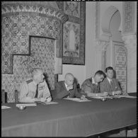 Réunion du comité de salut public d'Alger au palais d'été.