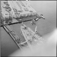 Vue aérienne du port d'Alger.