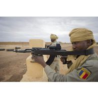Des commandos tchadiens sécurisent l'aéroport de Gao, au Mali.