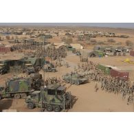 Rassemblement des soldats des différents groupements tactiques interarmes (GTIA) sur le camp de Gao, au Mali.