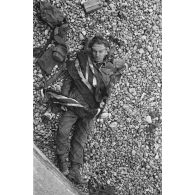 Cadavre britannique sur la plage de Dieppe après le raid canadien (Opération Jubilee) du 19 août 1942.