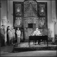Conférence de presse du général de Gaulle au Palais d'été à Alger.