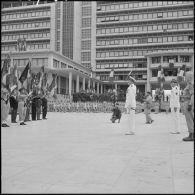 Cérémonie militaire devant le forum d'Alger.