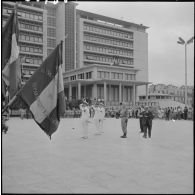 Cérémonie militaire devant le forum d'Alger.