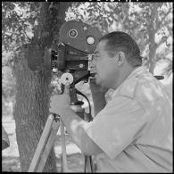 Le caméraman Gérard Py en train de filmer.
