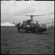 Meeting parachutistes-aviateurs à Maison-Blanche.