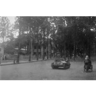 [Siem Reap (Cambodge), 10 septembre 1946. Des blindés légers surveillent les carrefours.]