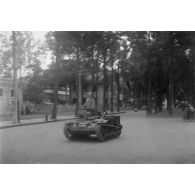 [Siem Reap (Cambodge), 10 septembre 1946. Des blindés légers surveillent les carrefours.]