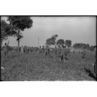 [Pendant un défilé de la 2e division blindée devant le général de Gaulle à Landsberg (Allemagne) le 19 mai 1945.]