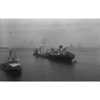 [Voyage retour de Claude Brézillon sur le paquebot André Lebon entre Saïgon et Marseille, 6 juillet - 7 août 1947. Aux abords de Suez.]