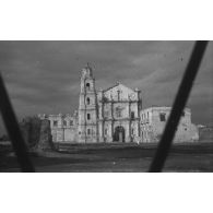 [Voyage de Saigon à Manille, mai 1946. Manille. L'église Saint-Augustin.]