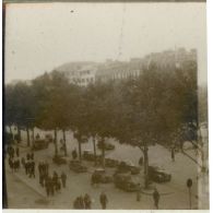 [Paris, l'avenue des Champs-Elysées, août 1945.]