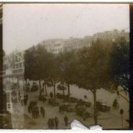 [Paris, l'avenue des Champs-Elysées, août 1945.]