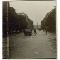 [Paris, la rue Royale, en août 1945.]