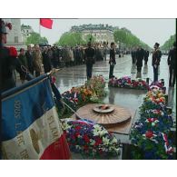 Cérémonie du 8 mai 2004 à l'Arc de Triomphe.