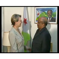 Visite de Michèle Alliot-Marie, ministre de la Défense à Djibouti du 7 au 9 juillet 2004.