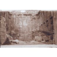 [Temple de la ville antique de Baalbek, Liban, juin 1923 - mars 1924.]