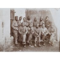 [Photographie de groupe au 43e bataillon de sapeurs télégraphistes, Damas, 1923.]