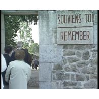 Cérémonie à Oradour-sur-Glane en présence de François Mitterrand le 10 juin 1994.