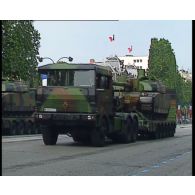 14 juillet 1997, porte-engin du char Leclerc.
