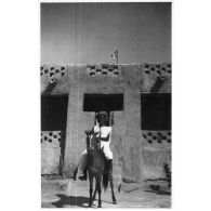 Trarza, Mauritanie, 1945. Le goumier retraité Ould Eich, hartani de guerriers Trarza, héros de la bataille d'Aleg (1903), où il combattit aux côtés de Coppolani.