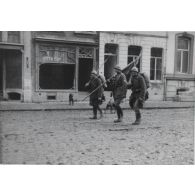 1579. Roulers. 2e Carabiniers belges. 19 oct[obre] 1918. [légende d'origine]