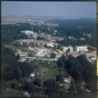 Ballancourt-sur-Essonne (91). Vue générale de la Cité atomique (CEA).