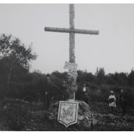 1941. La Vercoste. La croix de 1915. 16 sept[embre 1921]. [légende d'origine]