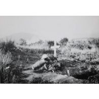 1947. Côte 627. La croix du Colonel Dayet. 16 sept[embre] 1921. [légende d'origine]