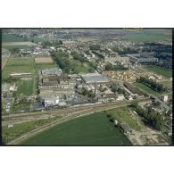 Persan (95). Vue sur l'usine chimique Great Lakes Chemical.