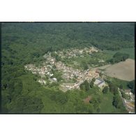 Nerville-la-Forêt (95). Vue sur le village.